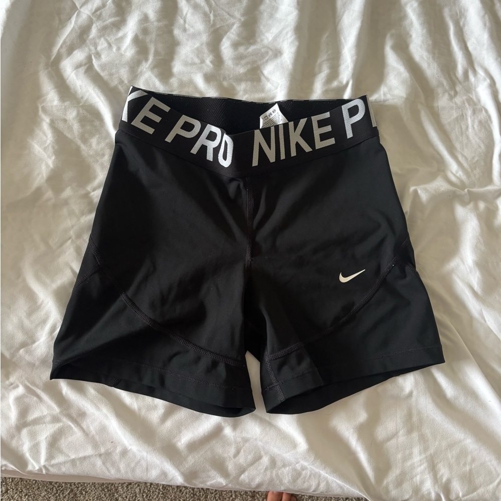 Nike pro spandex size medium